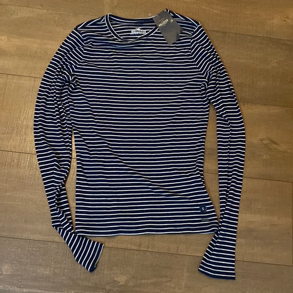Hollister small long sleeve T shirt